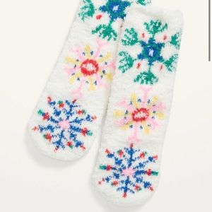NWT 2 pairs❄️ - fluffy snowflake socks